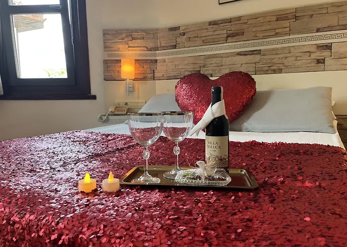 Honeymoon King Room